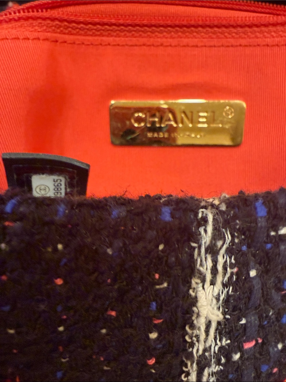 CHANEL Black Tweed Shoulder Bag with Multicolor Plaid and Gold Chain - Picture 2 of 5